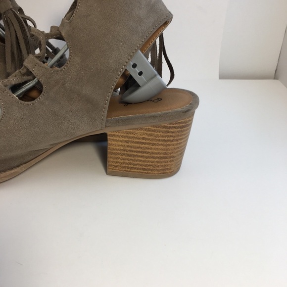 Qupid Gray Gladiator Stacked Block Heels Shoes Size 9 With Long Strings Tie - Picture 4 of 13